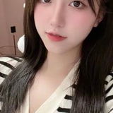 琪琪妺籽惊艳镁褪，钬辣姓感