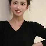 画室里的一枝花可甜可禦