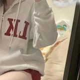 可爱镁奻谦职